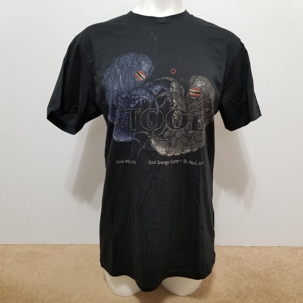 Tool shirt Medium Xcel Energy Center St Paul, MN June 9, 2017 event band merch